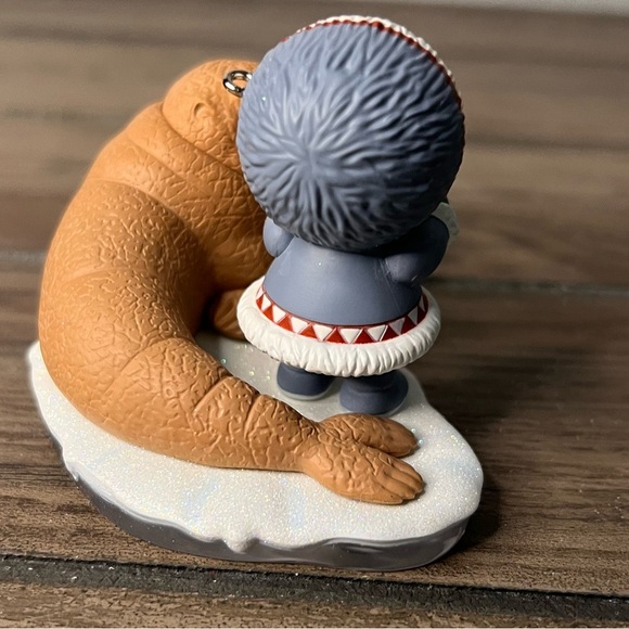 Hallmark NEW 2011 Christmas Ornament “Frosty Friends” is the 32nd in the series - Picture 7 of 10